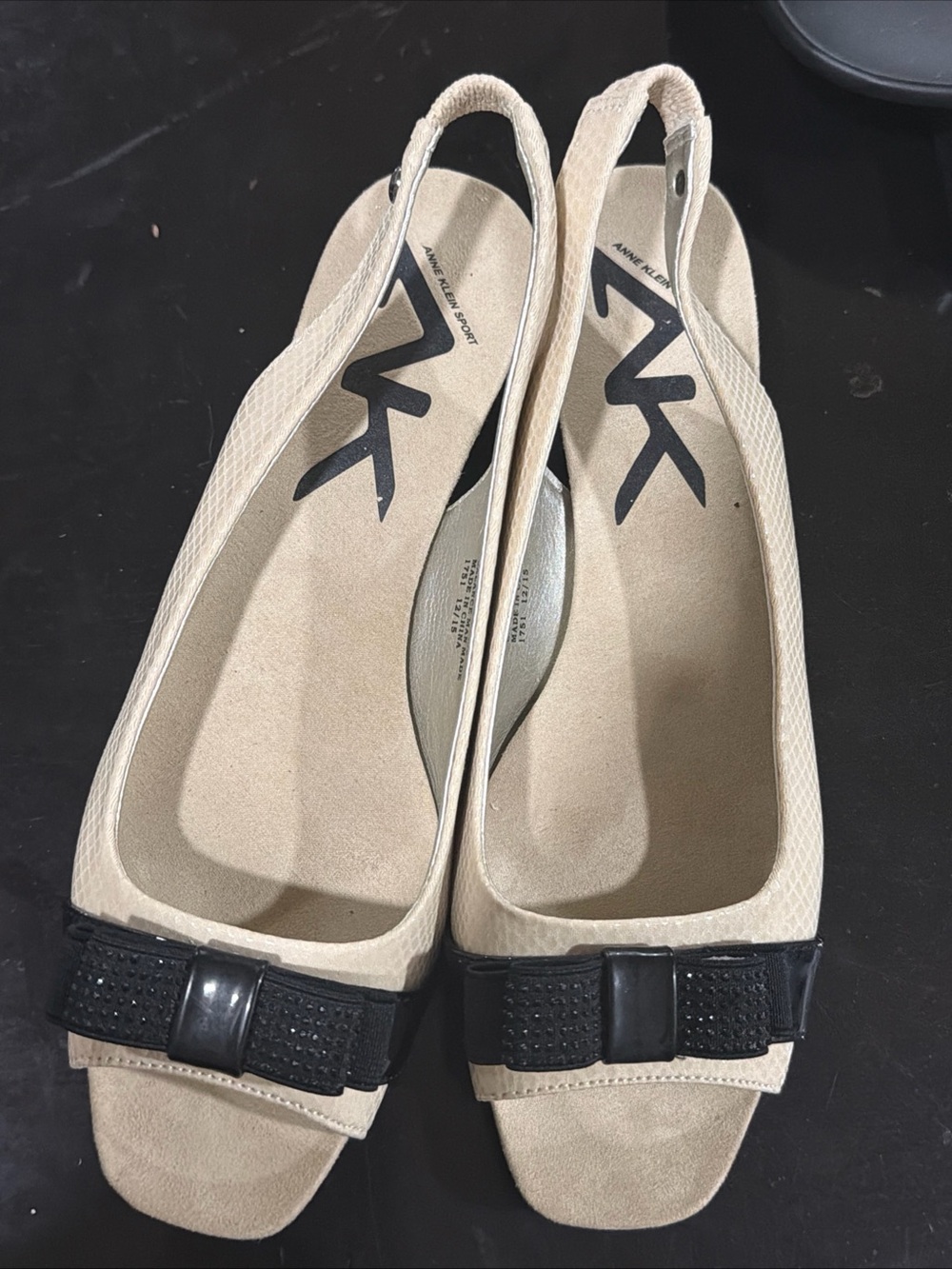 Anne Klein Beige Slingback shoes with Black Bow EUC